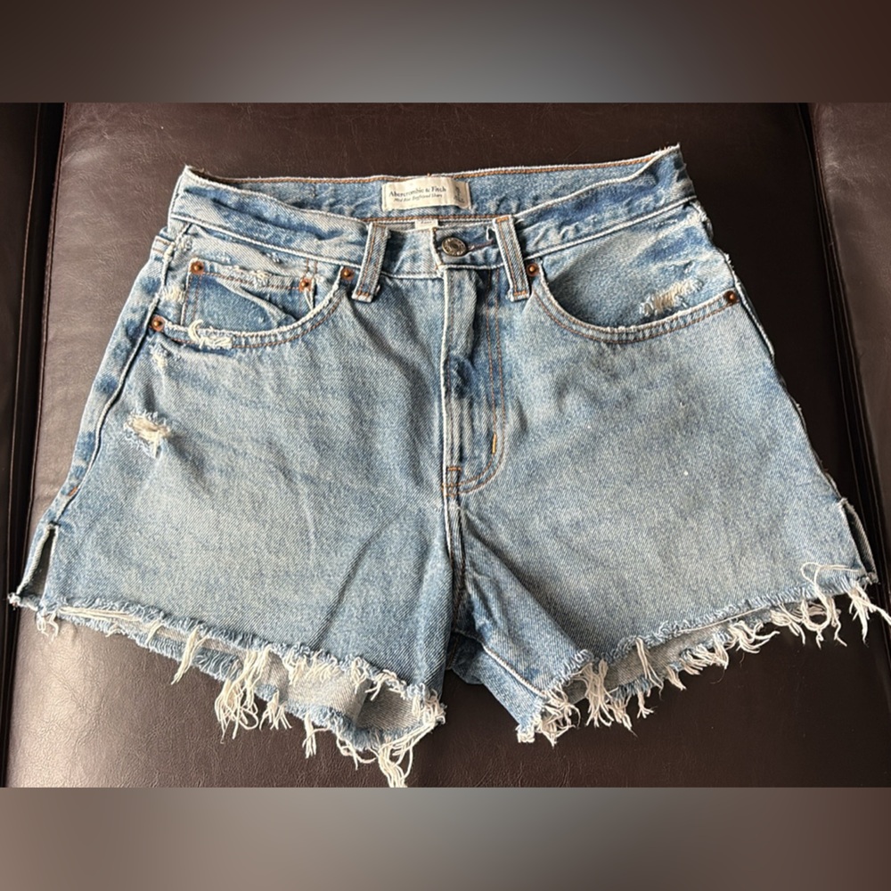 Abercrombie curve love mid rise boyfriend shorts